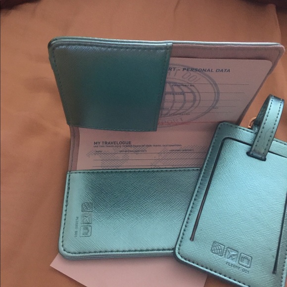 Passport Holder and Lugage Tag Set - Picture 2 of 2